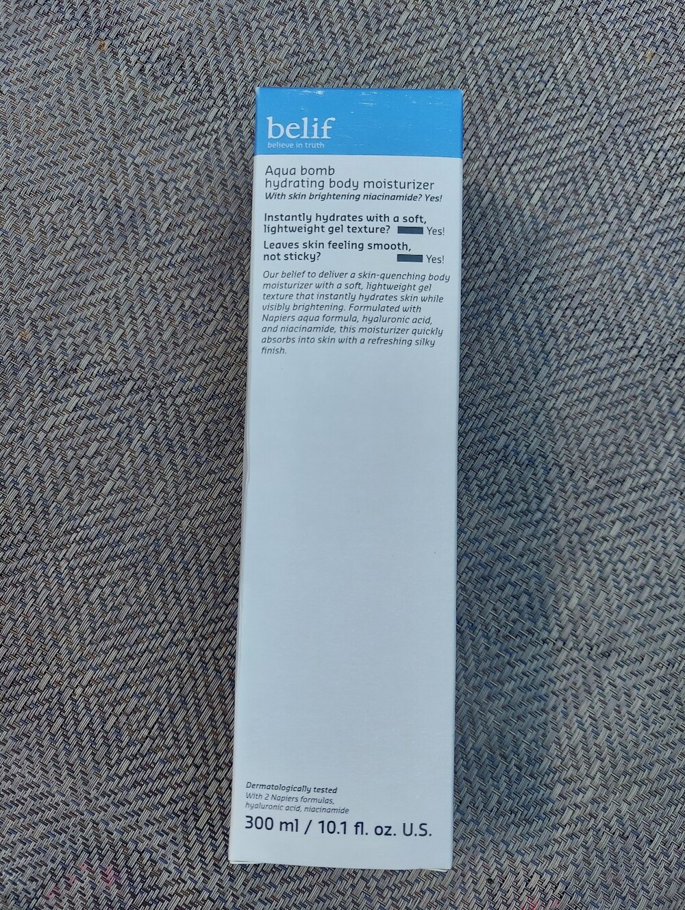 NIB Aqua Bomb Hydrating Body Moisturizer - Blue/White